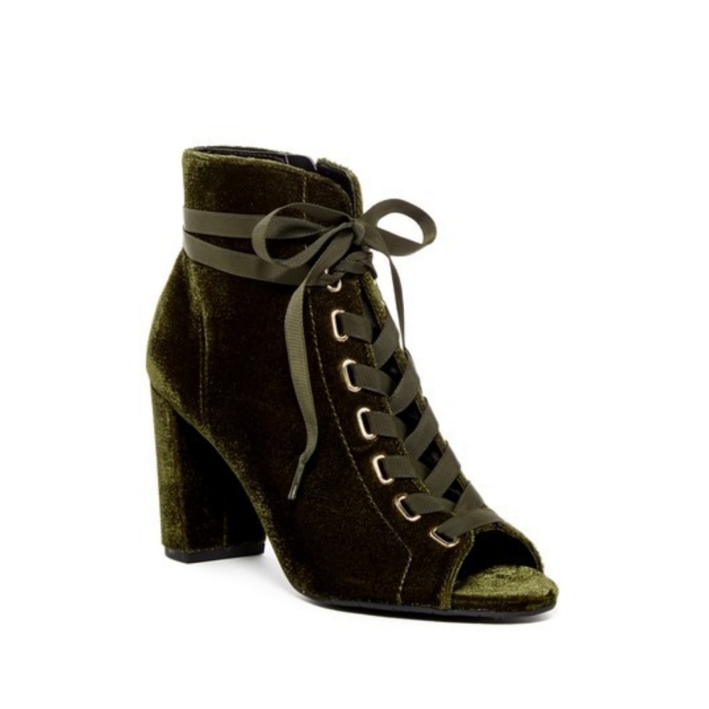 •Kenneth Cole• Velvet Lania Lace Booties